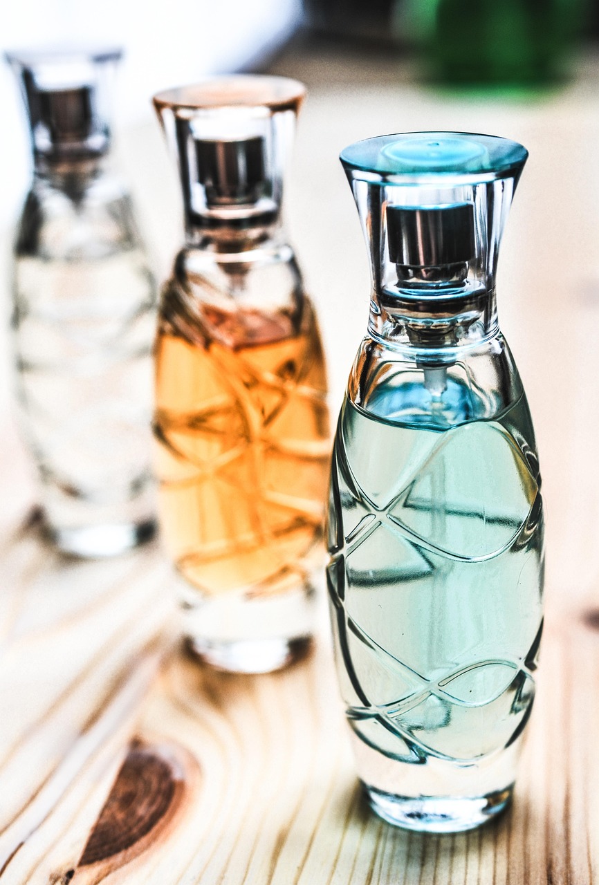 فروش عمده شیشه عطر مشهد برای عطرسازان و کسب‌وکارهای محلی