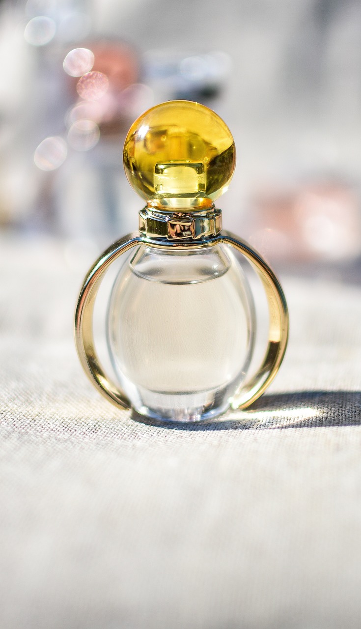 طراحی و تولید شیشه عطر اختصاصی برای برند شما