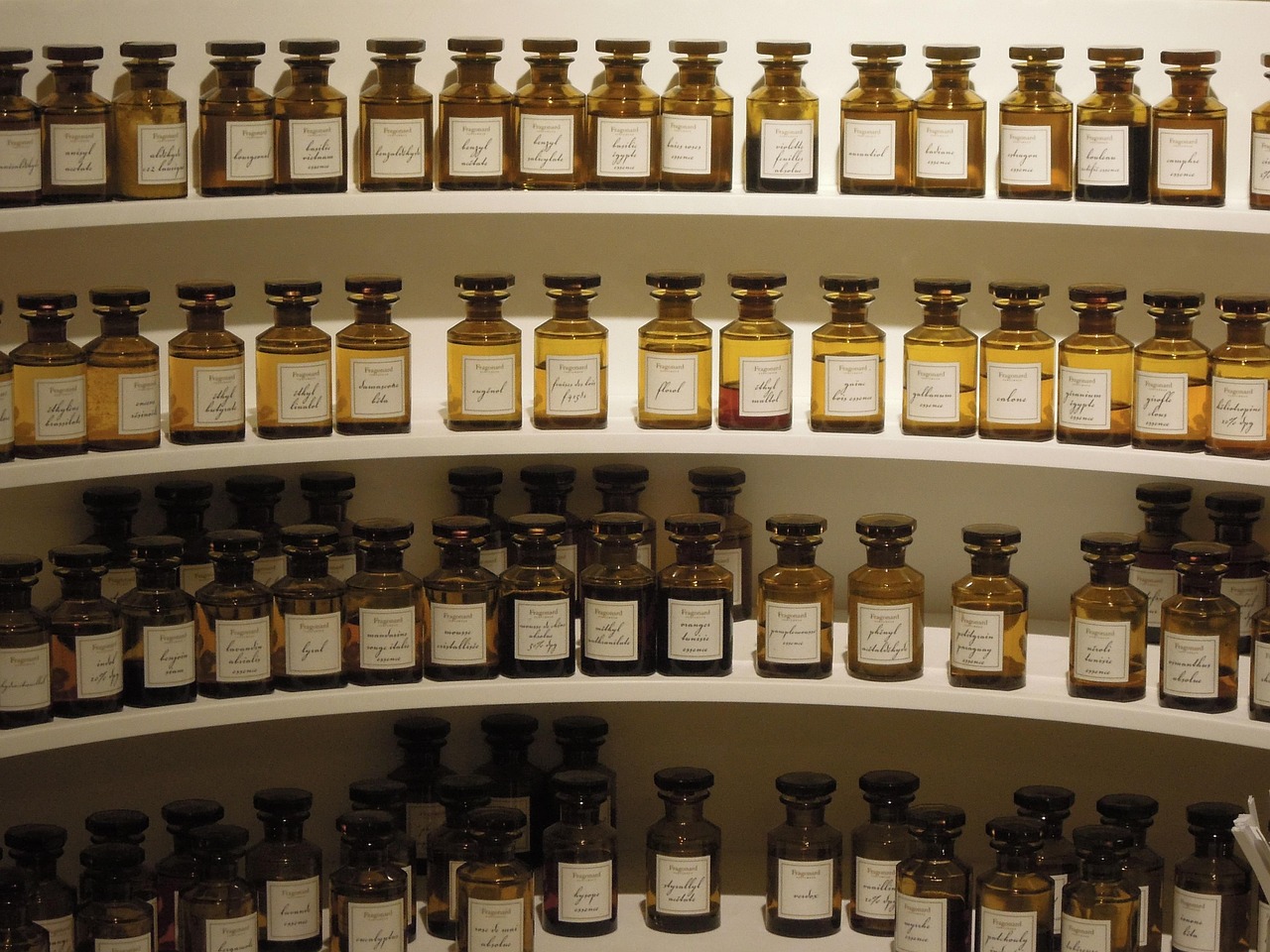 لیلیوم؛ یک برند عطر ایرانی با ادعای اورجینال بودن بررسی و نقد