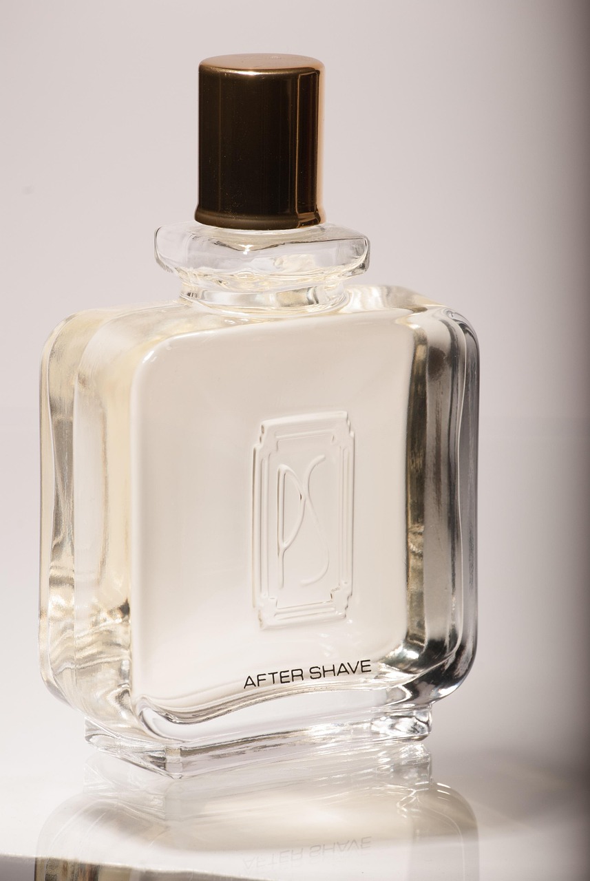 کدام فروشگاه اینترنتی برای خرید عطر مطمئن‌تر است: دیجی کالا، عطرافشان یا لیلیوم