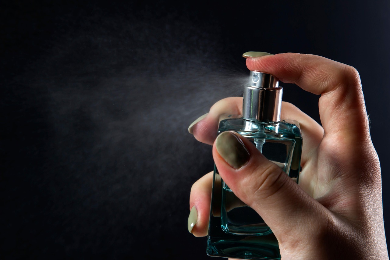 قیمت روز عطر و ادکلن در بازار تهران مقایسه با قیمت دیجی کالا و عطرافشان