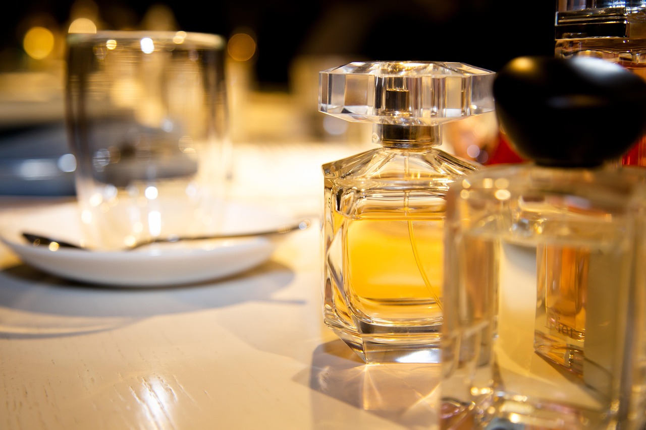 عطرهای لوکس را ارزان بخرید معرفی عطرهای Similar یا هم‌رایحه