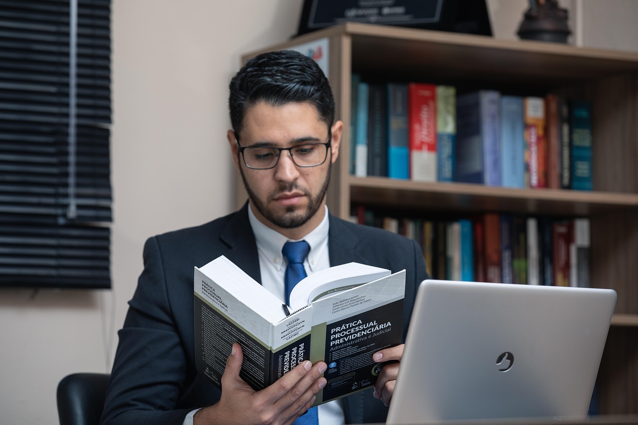 وکیل پایه یک دادگستری در تهرانپارس برای پرونده های ملکی و ثبتی