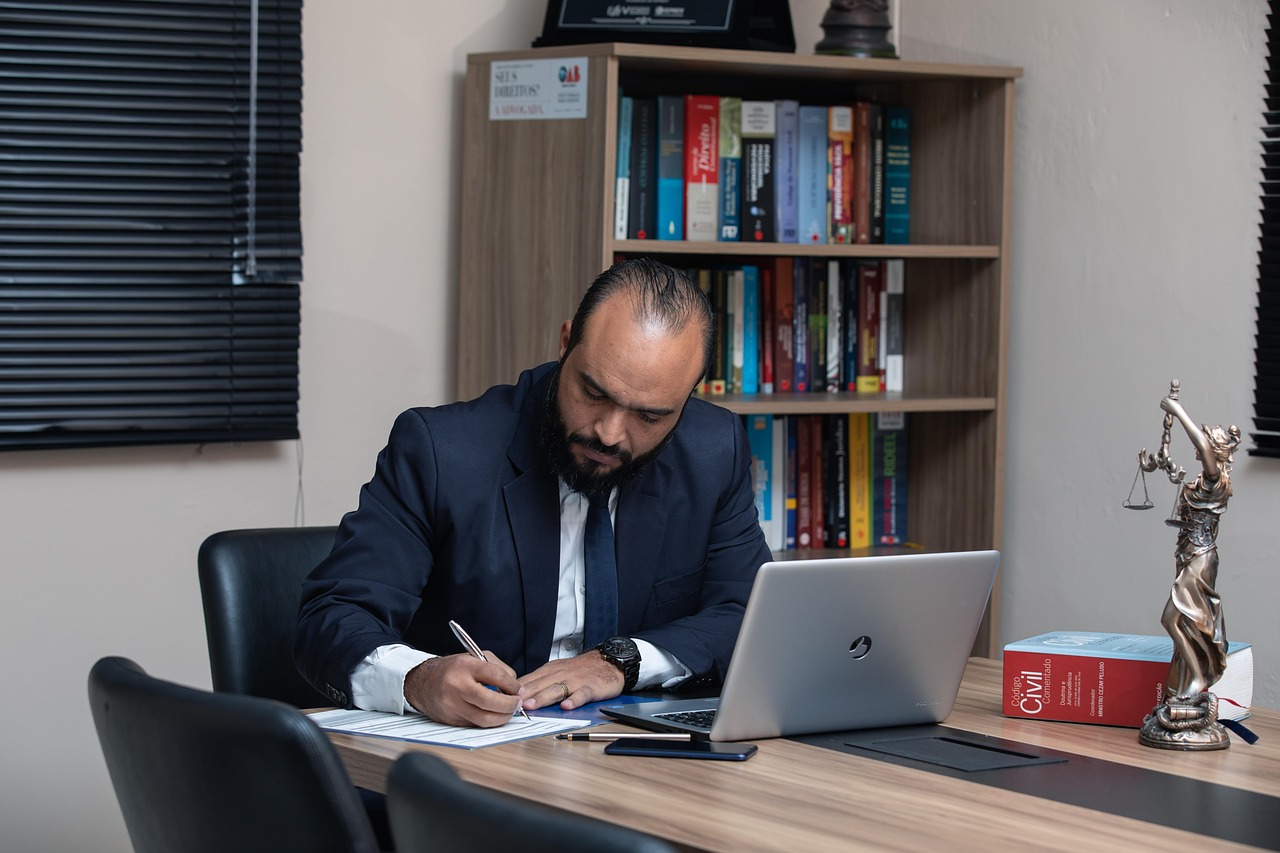 وکیل طلاق پیروزی