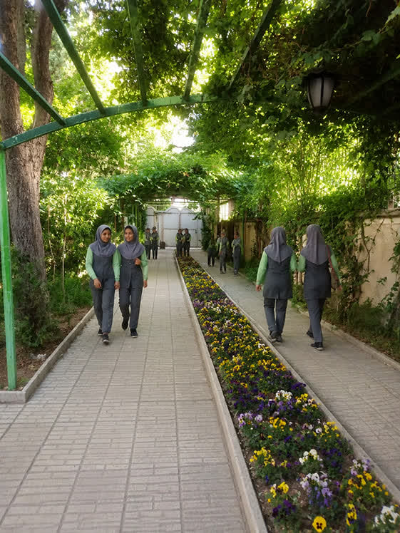 دبیرستان متوسطه اول دخترانه ترنج