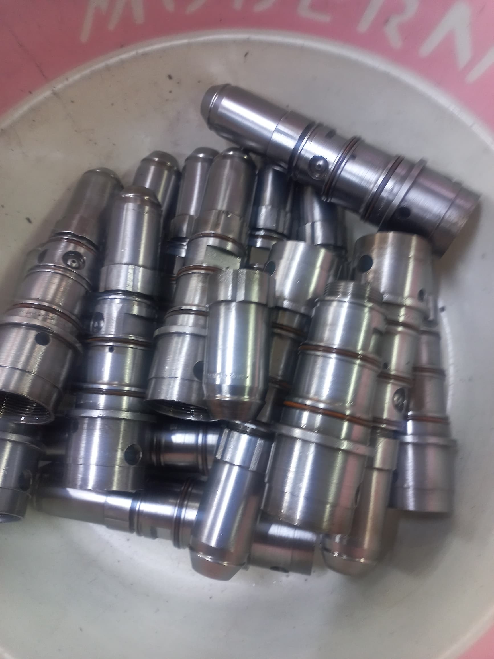 تعمیرات تخصصی  پمپ  و سوزن  موتورهای کامینز